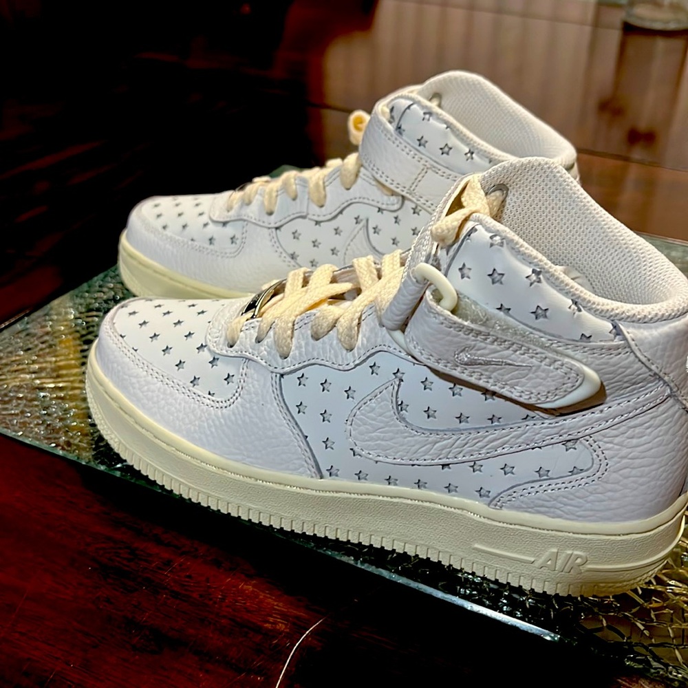 Brand new, never worn Nike Air Force 1’s high top
